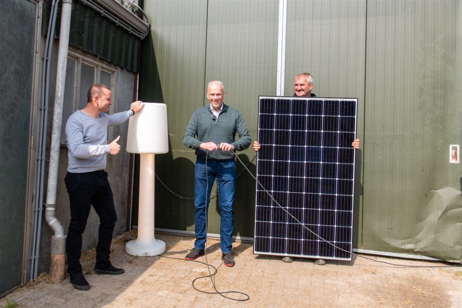 Bericht Eerste zonnestroomproject voor bewoners in Zeist levert stroom bekijken